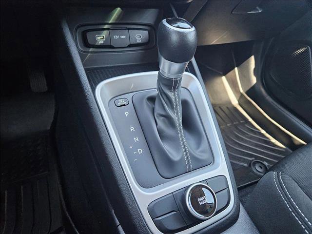 Used 2023 Hyundai Venue SEL FWD image 12
