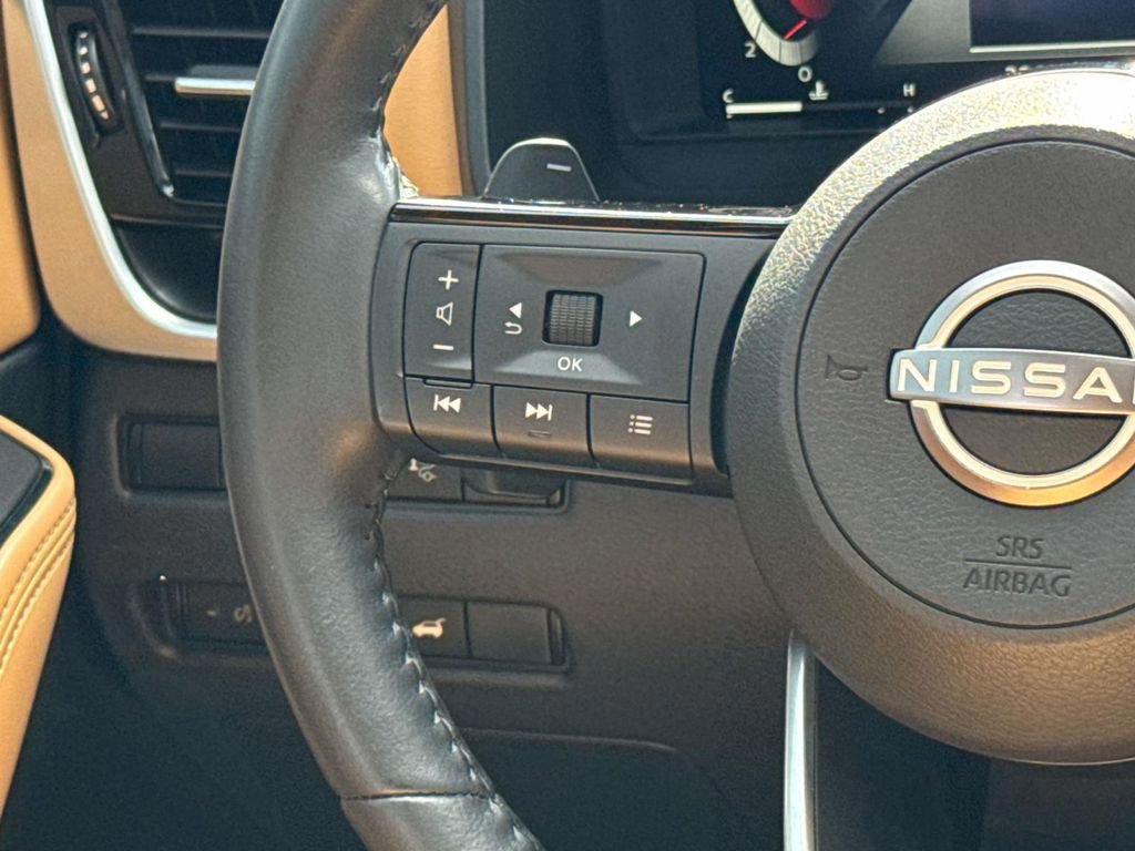 Used 2023 Nissan Rogue Platinum w/ Platinum Premium Package image 17