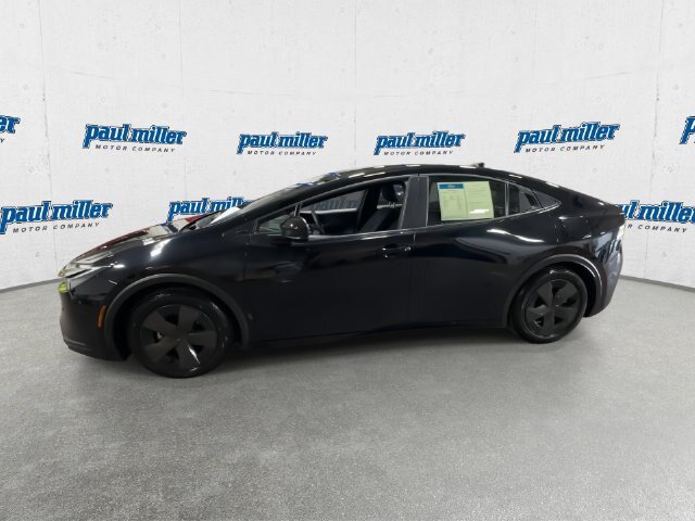 Used 2025 Toyota Prius LE FWD image 6