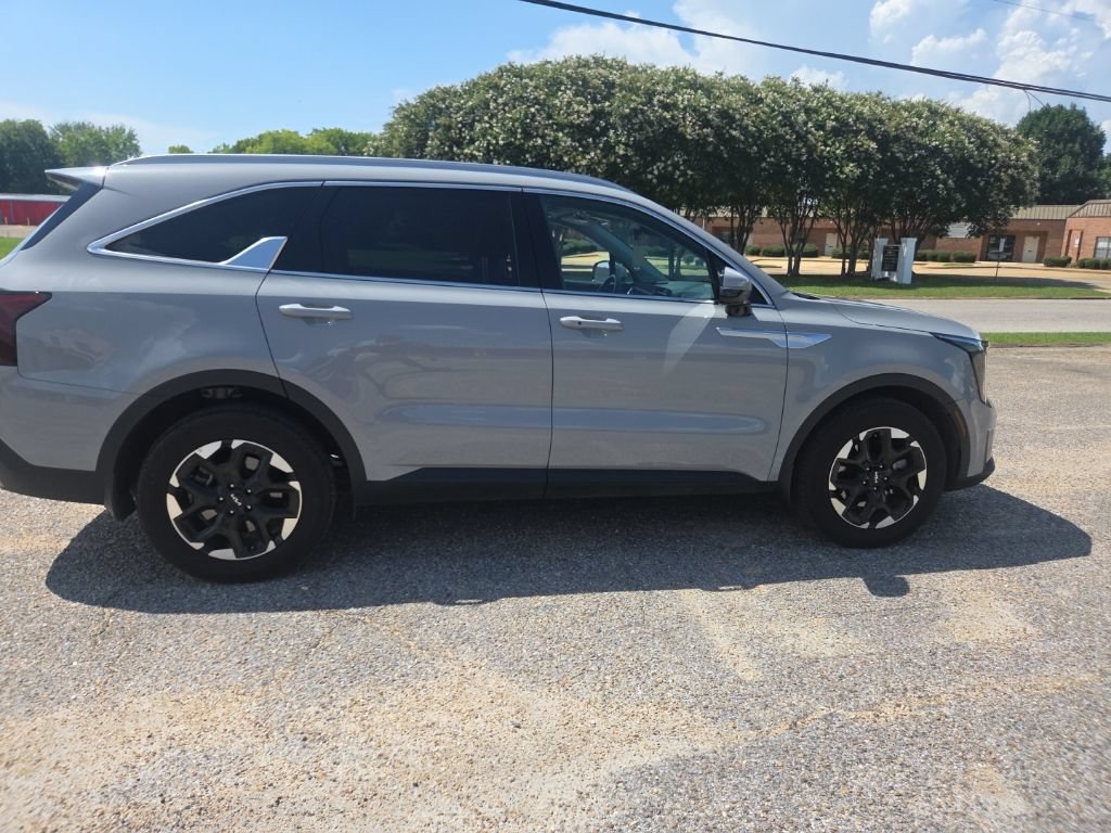 Used 2025 Kia Sorento S w/ Panoramic Sunroof Package FWD image 12