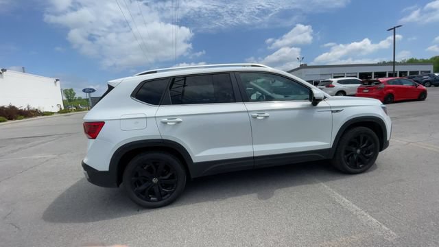 Used 2022 Volkswagen Taos SE w/ Panoramic Sunroof Package AWD/4WD image 10