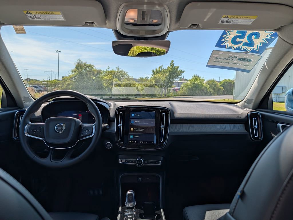 Used 2025 Volvo XC40 B5 Plus AWD/4WD image 7