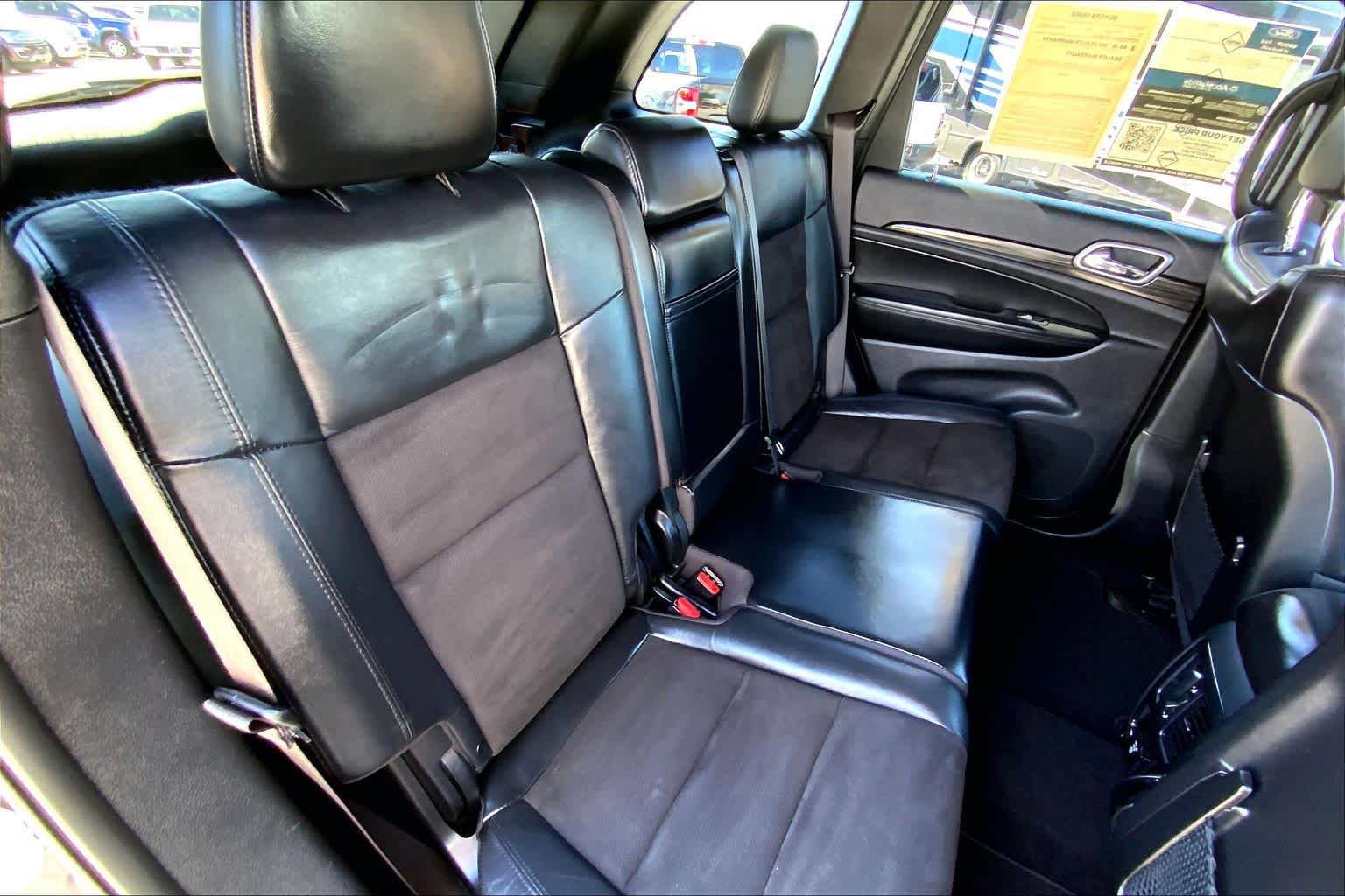 Used 2019 Jeep Grand Cherokee Altitude RWD image 18