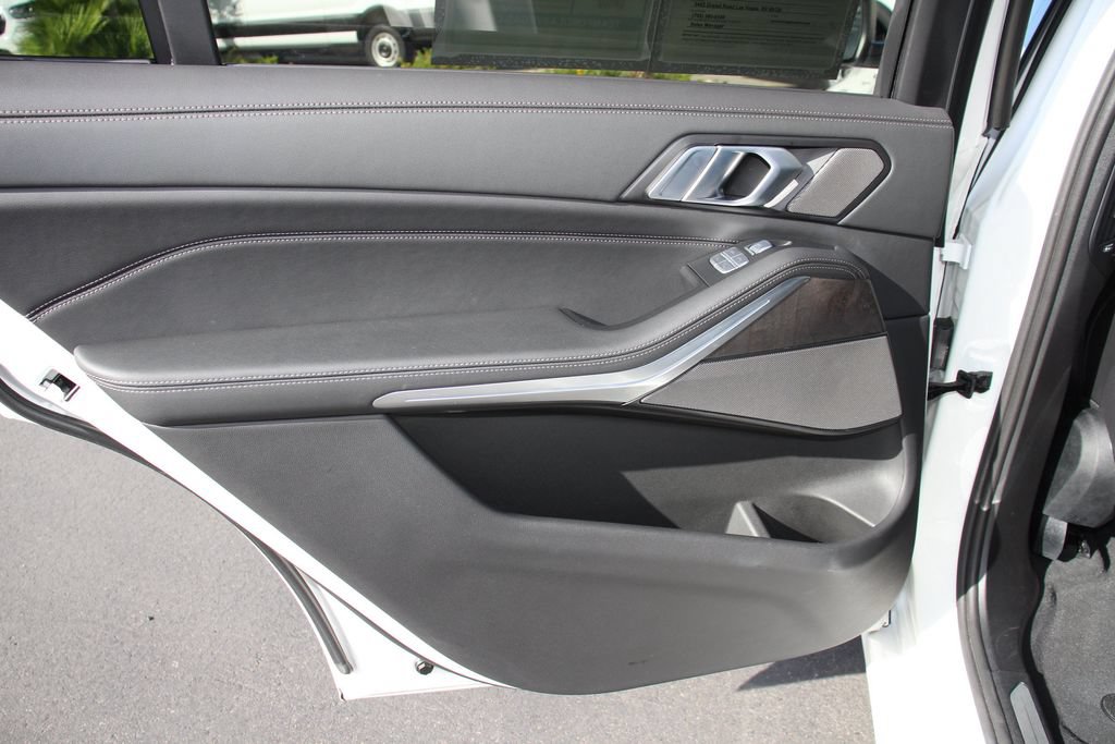 Used 2024 BMW X7 xDrive40i w/ Premium Package AWD/4WD image 21