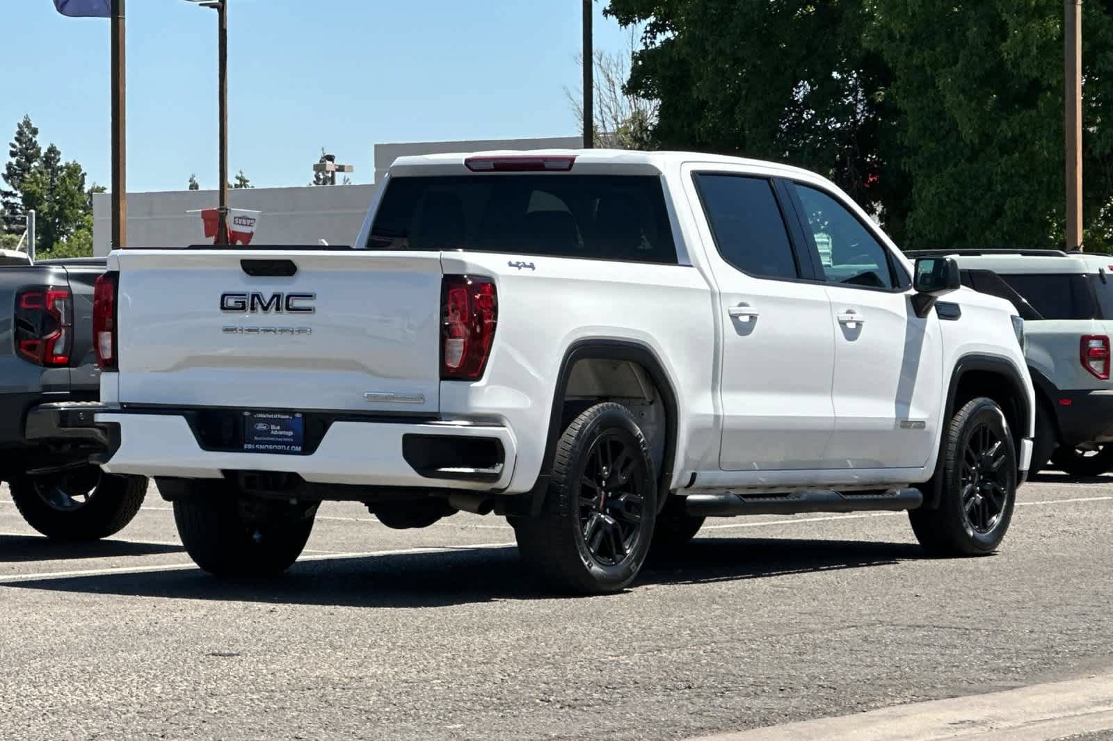 Used 2023 GMC Sierra 1500 Elevation AWD/4WD image 2