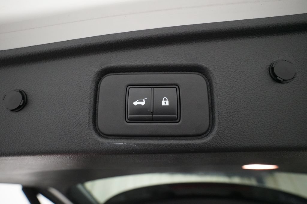 Used 2022 Nissan Pathfinder SV AWD/4WD image 15