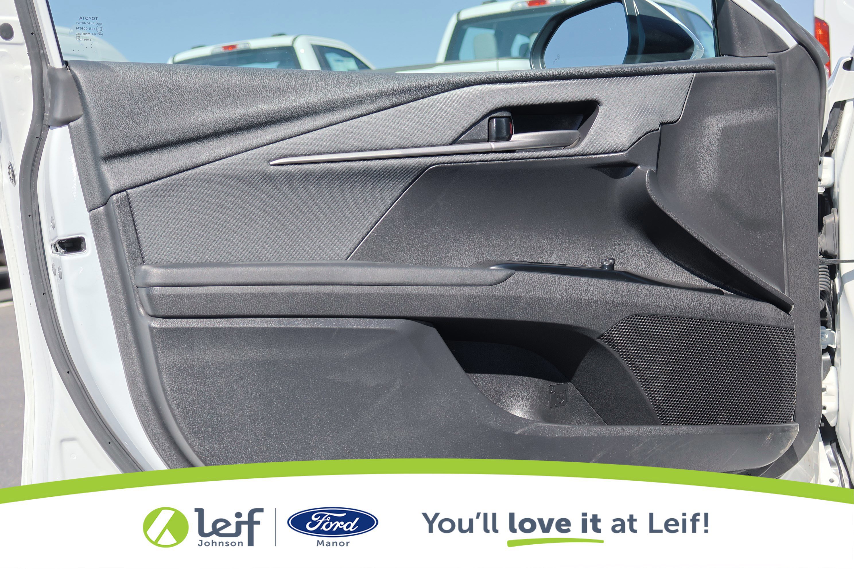 Used 2025 Toyota Camry SE image 10