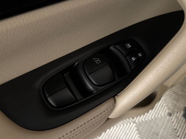 Used 2019 Nissan Rogue SL FWD image 16