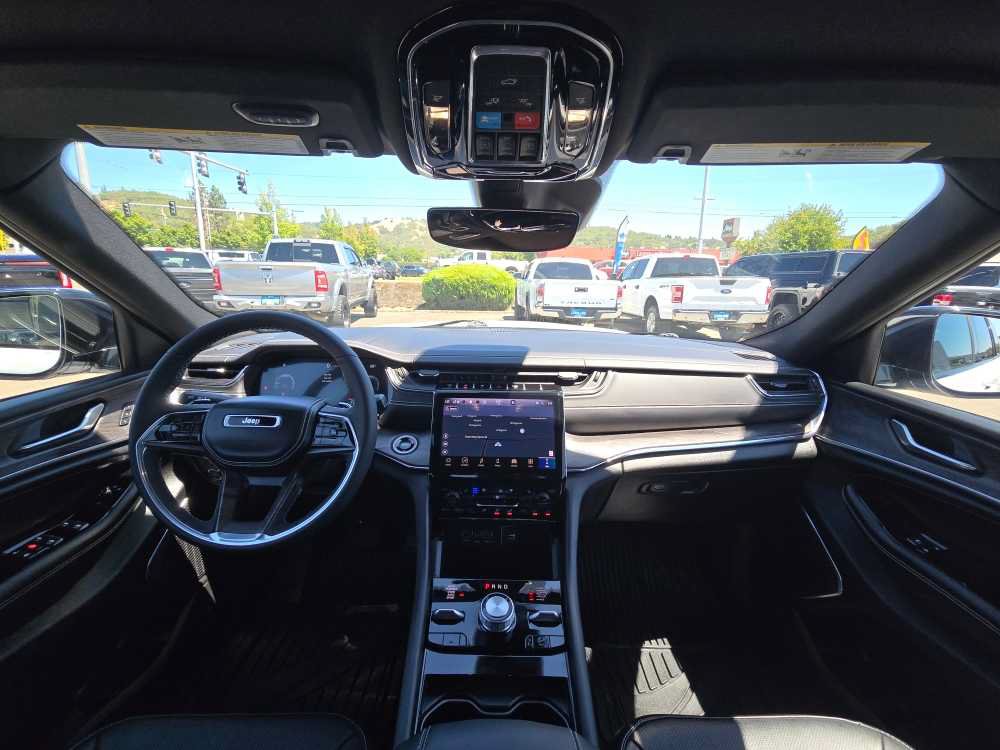 Used 2024 Jeep Grand Cherokee L Overland w/ Trailer Tow Package AWD/4WD image 15