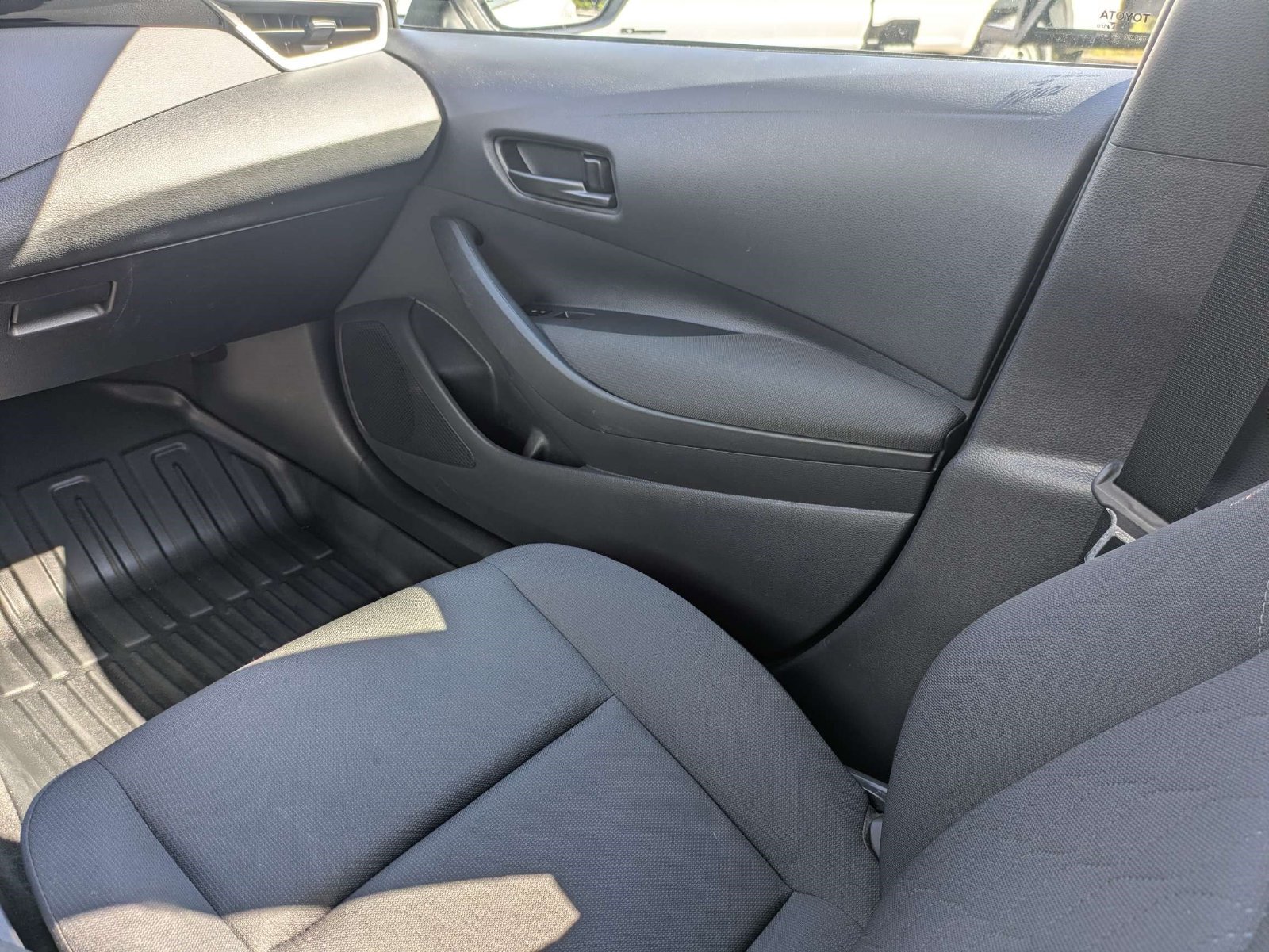 Used 2025 Toyota Corolla LE FWD image 18