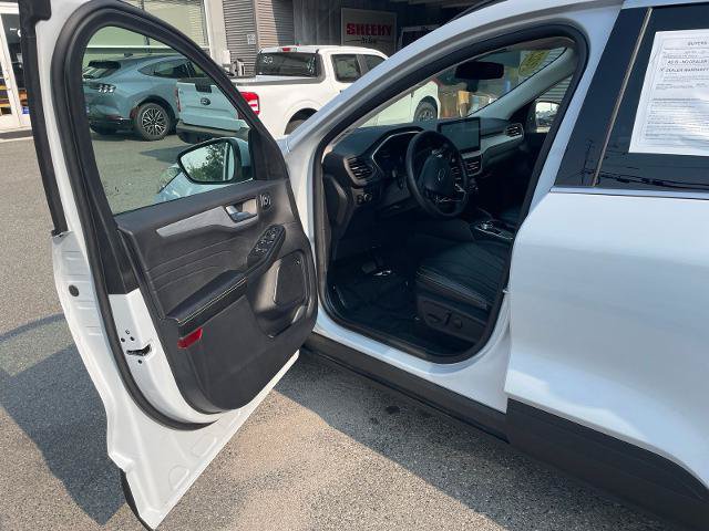 Certified 2025 Ford Escape Platinum w/ Premium Technology Package AWD/4WD image 6