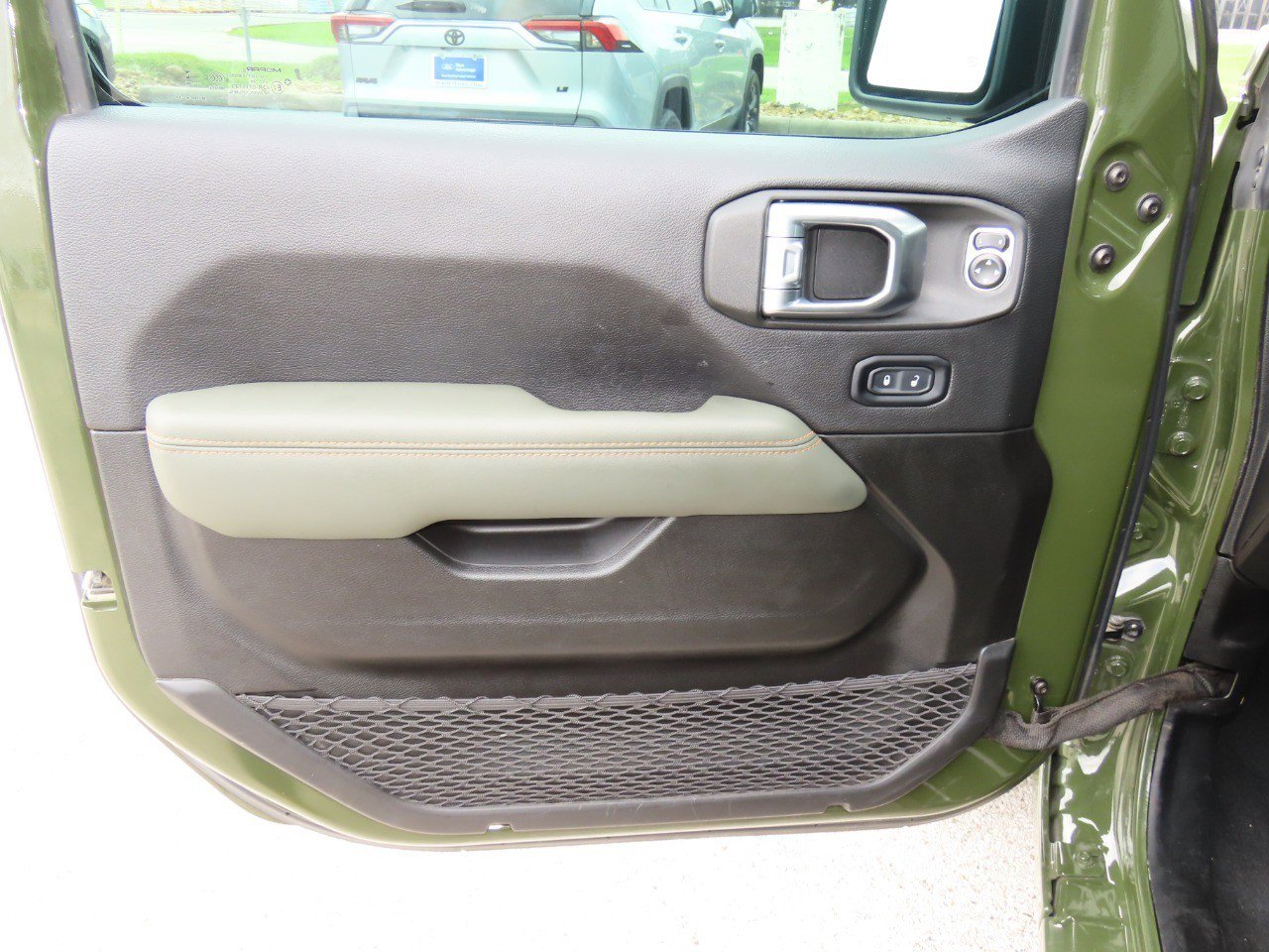 Used 2024 Jeep Gladiator Mojave AWD/4WD image 24