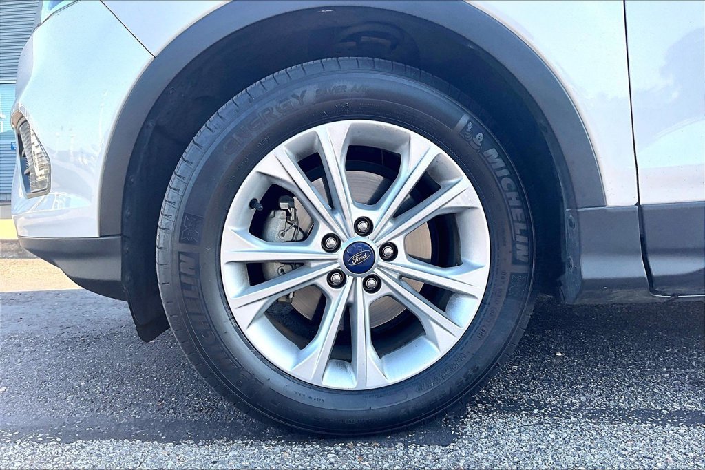 Certified 2018 Ford Escape SE w/ SE Sync 3 Package FWD image 4