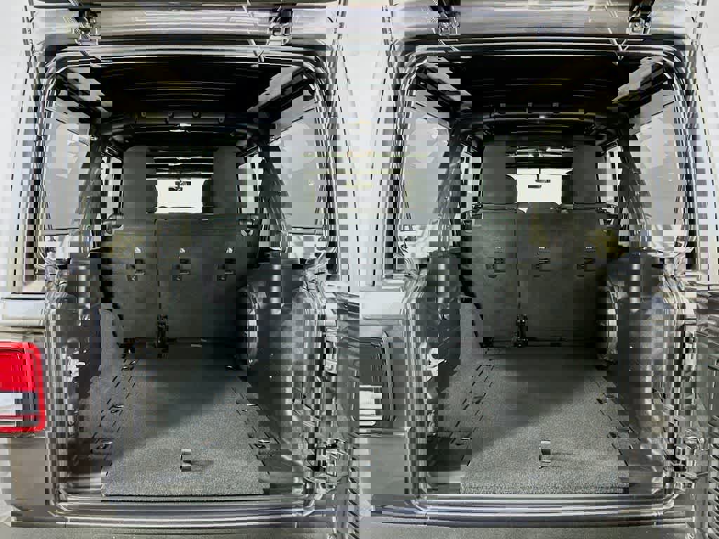 Used 2022 Jeep Wrangler Unlimited Sport image 24