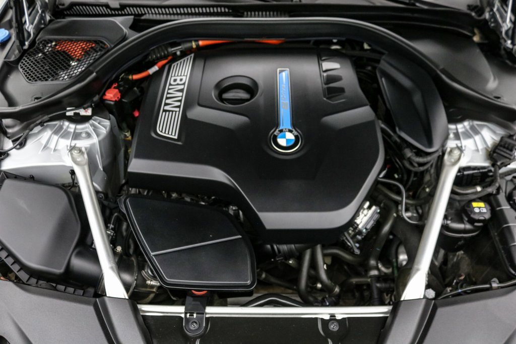 Used 2020 BMW 530e w/ M Sport Package image 13