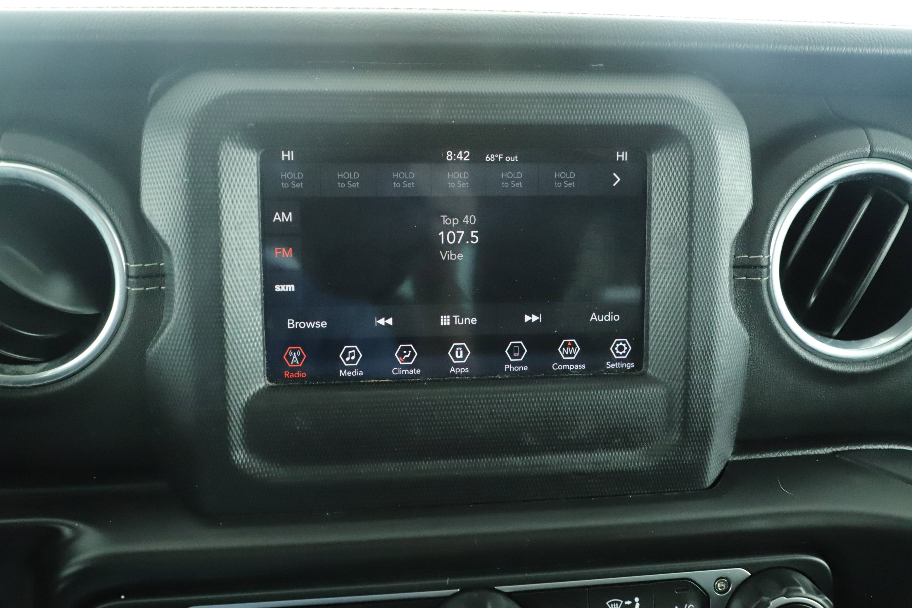 Used 2018 Jeep Wrangler Unlimited Sahara image 17