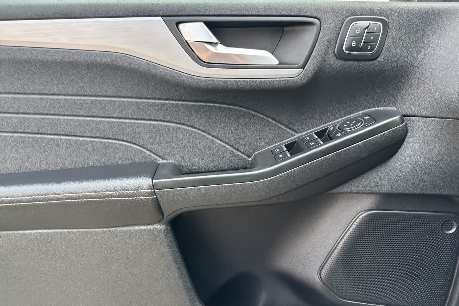 Certified 2025 Ford Escape Platinum AWD/4WD image 12