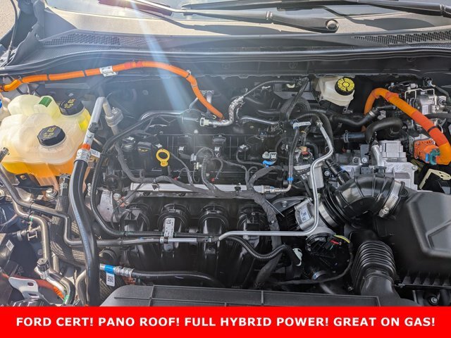 Certified 2025 Ford Escape Platinum w/ Premium Technology Package FWD image 31