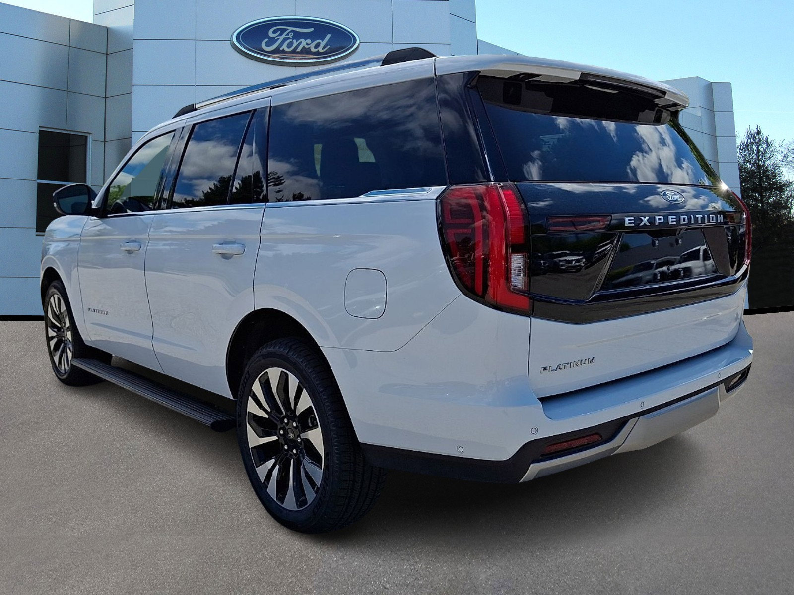 Certified 2025 Ford Expedition Platinum w/ Driver's Package AWD/4WD image 5