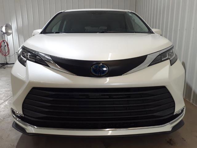 Used 2021 Toyota Sienna XLE image 6
