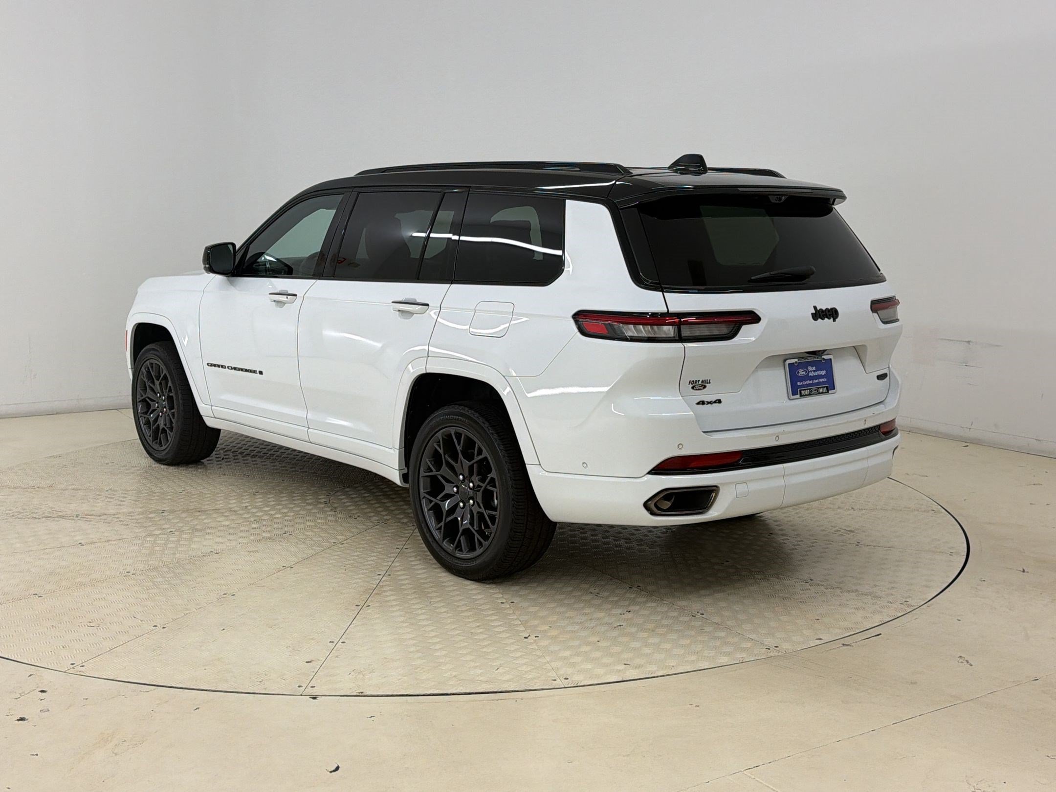 Used 2025 Jeep Grand Cherokee L Summit AWD/4WD image 3