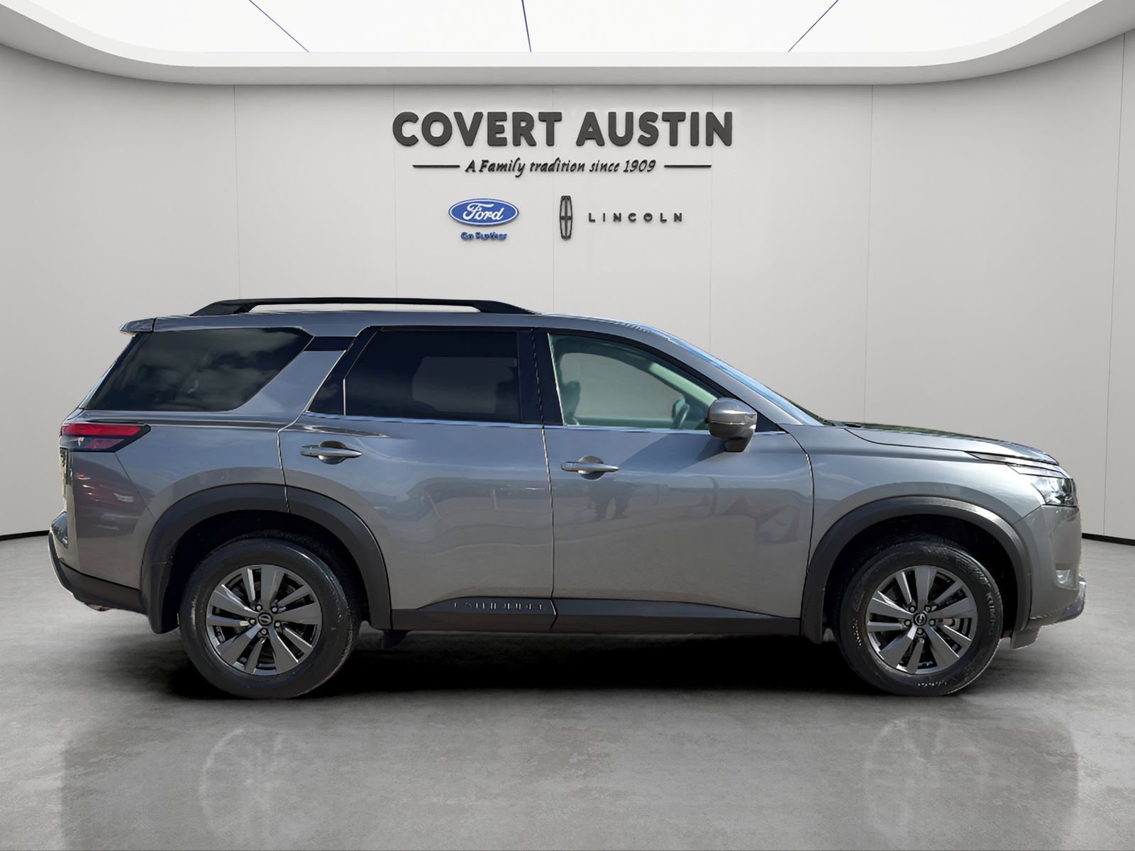 Used 2024 Nissan Pathfinder SV FWD image 6
