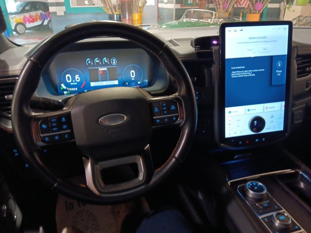 Certified 2024 Ford Expedition Platinum AWD/4WD image 5