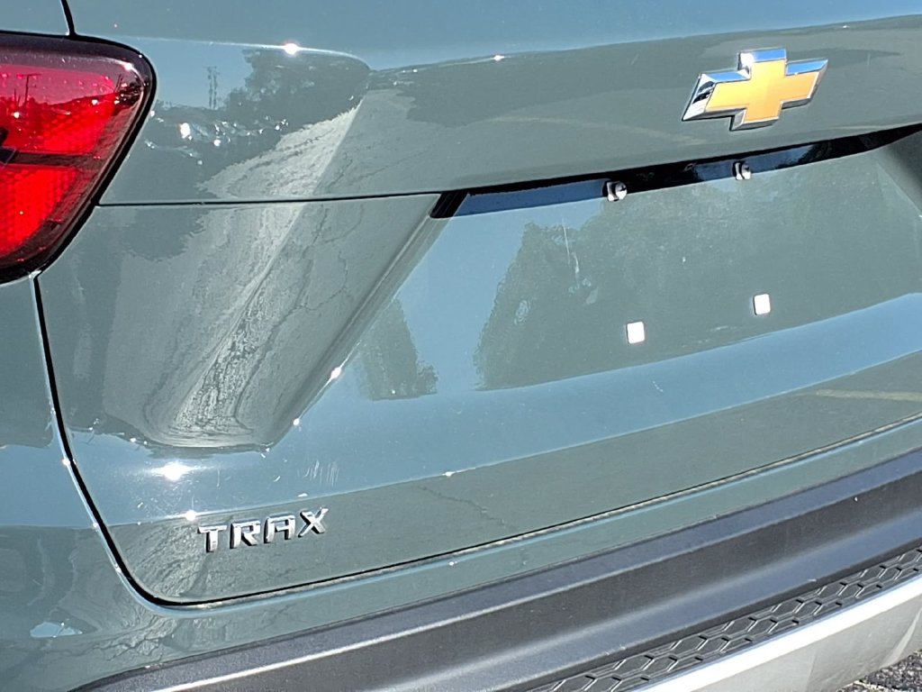 Used 2025 Chevrolet Trax LT FWD image 31