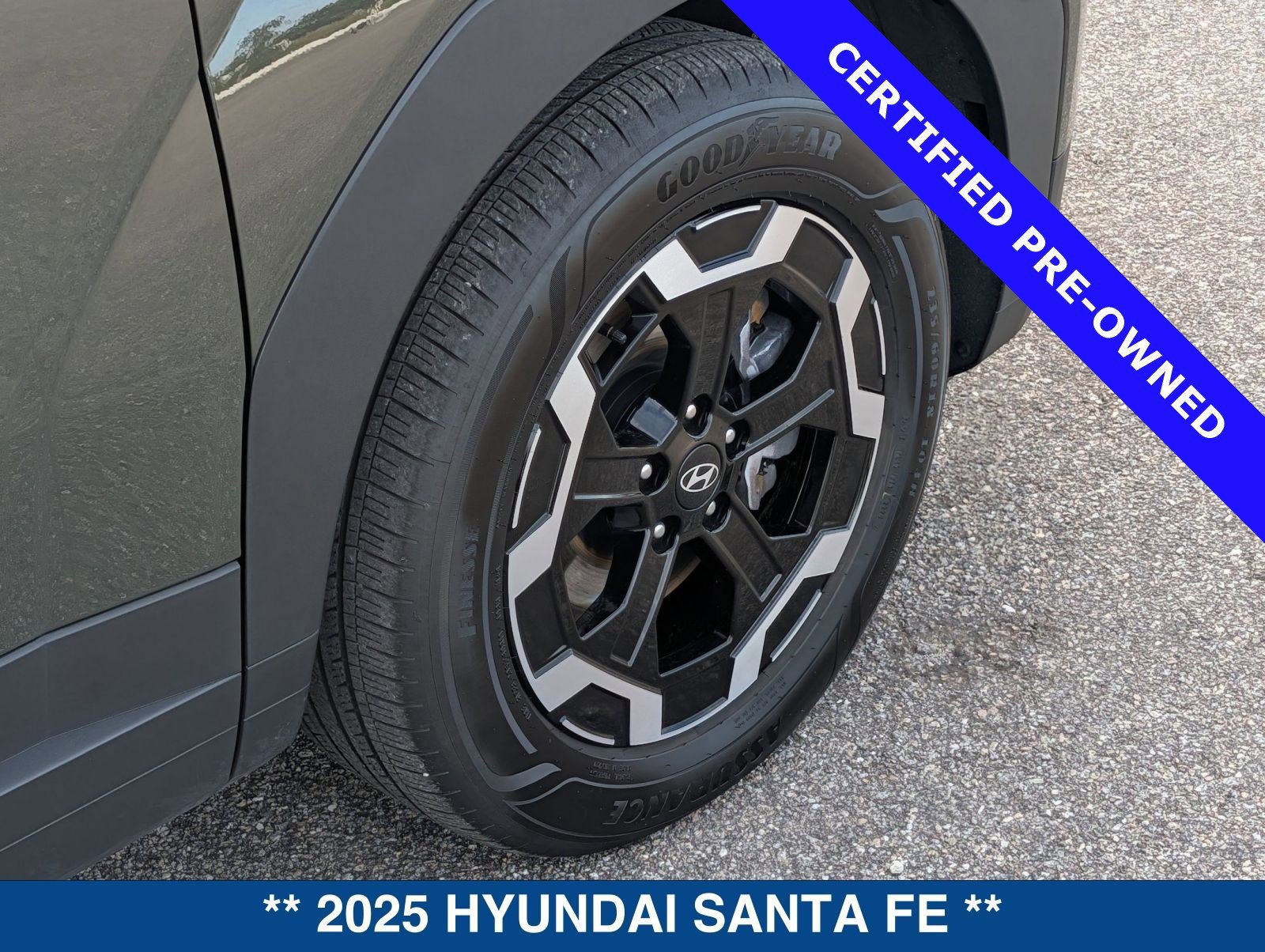 Used 2025 Hyundai Santa Fe SEL image 13