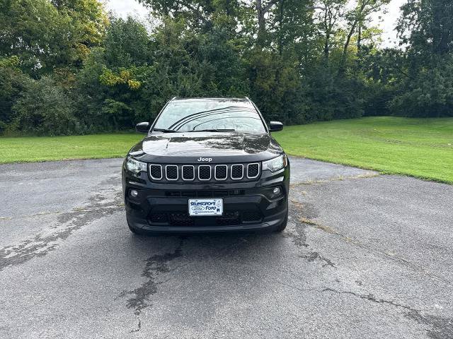 Used 2024 Jeep Compass Latitude AWD/4WD image 2