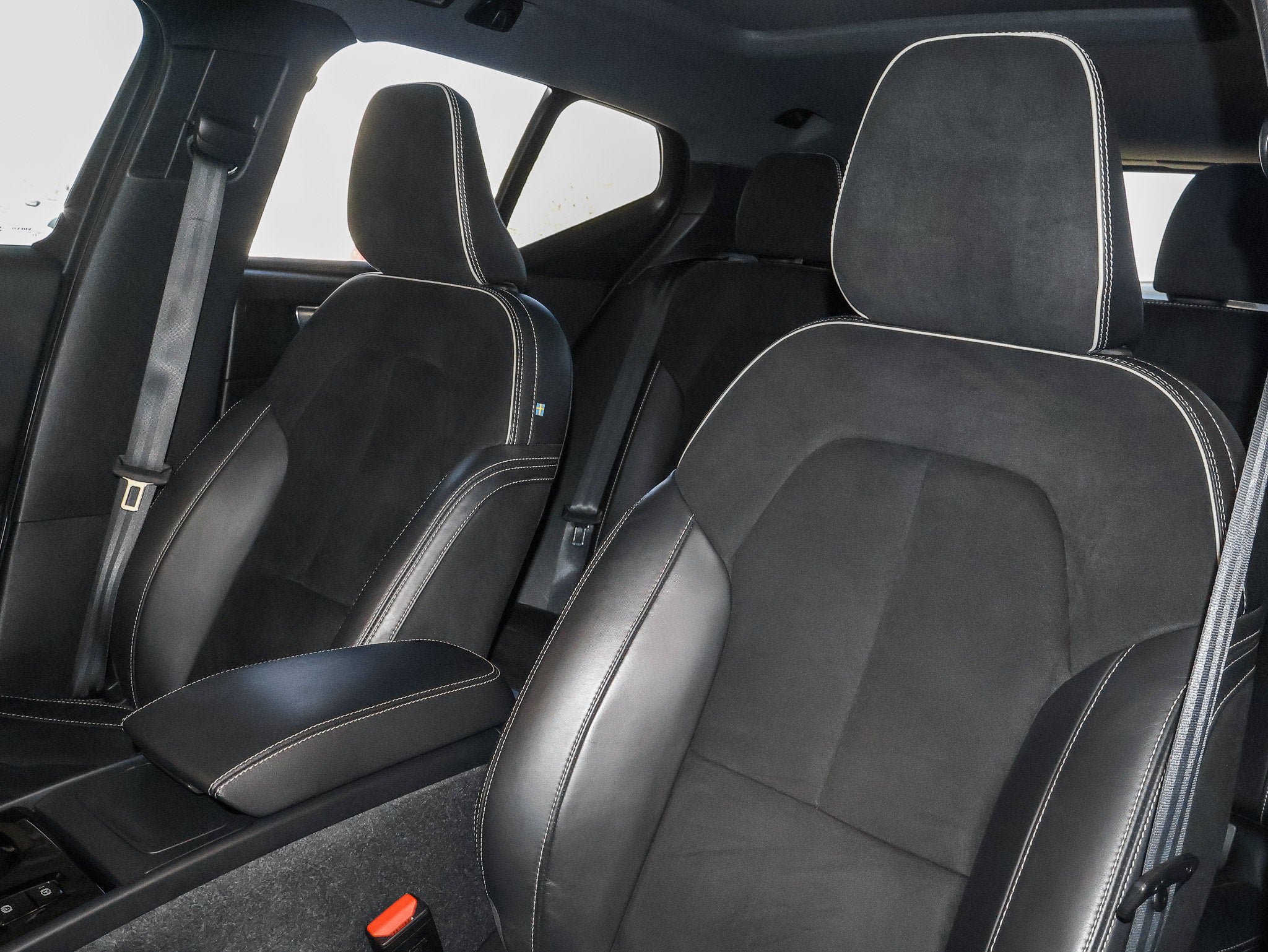 Used 2022 Volvo XC40 T5 R-Design AWD/4WD image 23