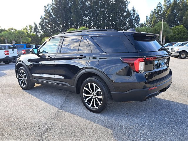 Certified 2025 Ford Explorer ST-Line image 2