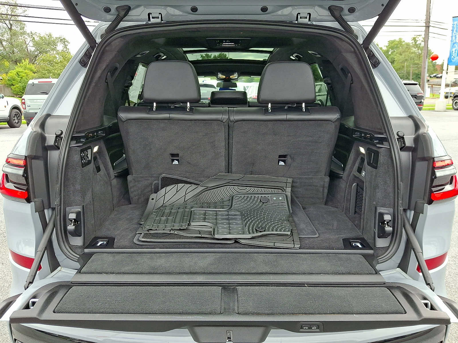 Used 2025 BMW X7 M60i AWD/4WD image 31