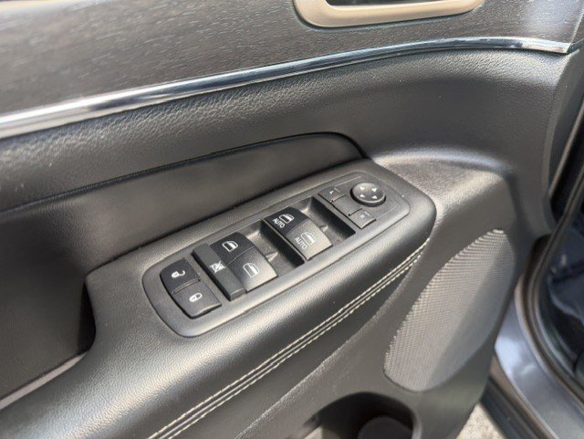 Used 2017 Jeep Grand Cherokee Limited AWD/4WD image 12