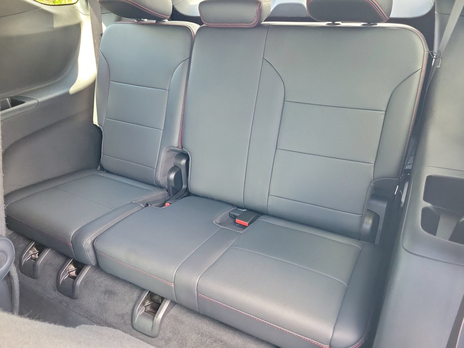 Used 2024 Chevrolet Traverse RS FWD image 13