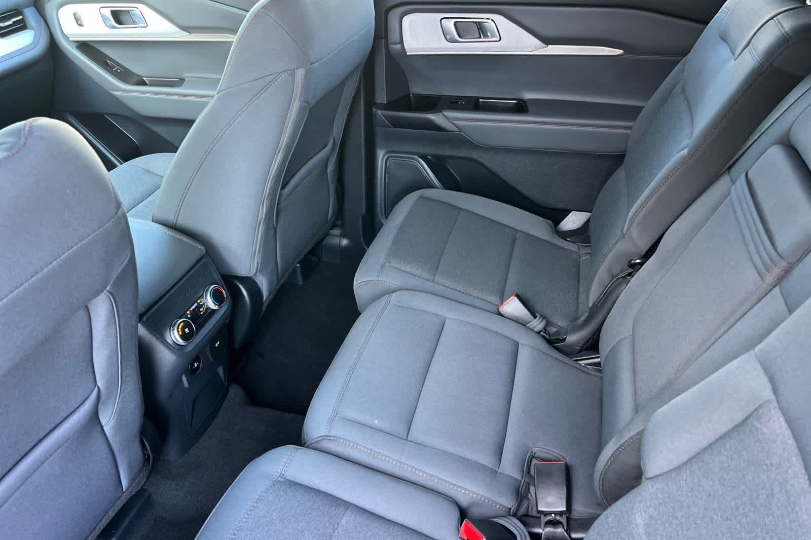 Certified 2025 Ford Explorer Active image 10