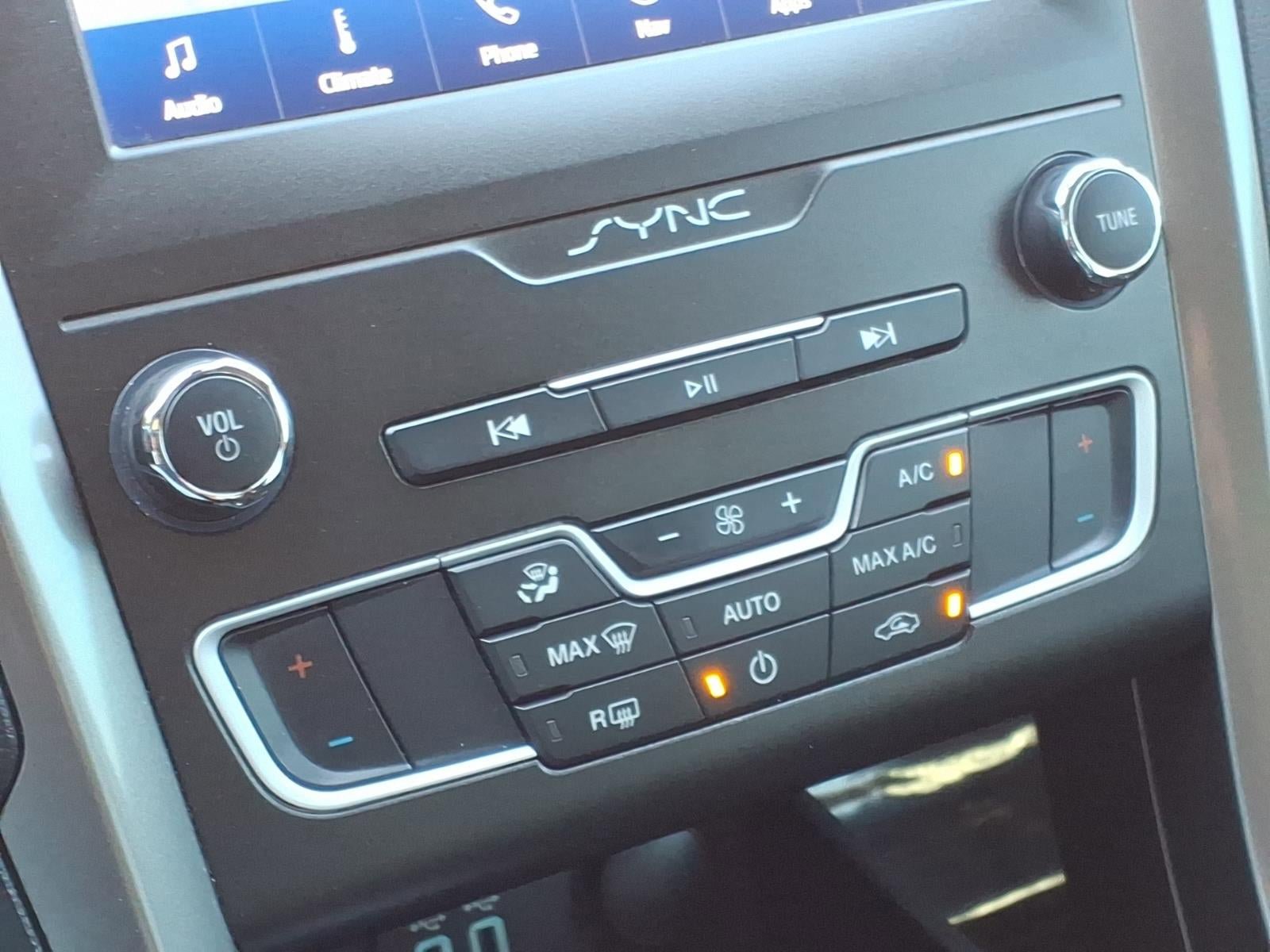 Certified 2020 Ford Fusion SE FWD image 24
