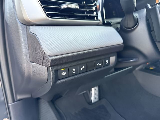 Used 2025 Toyota Camry SE w/ Convenience Package FWD image 15