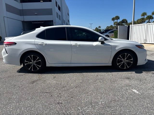 Used 2019 Toyota Camry SE FWD image 2