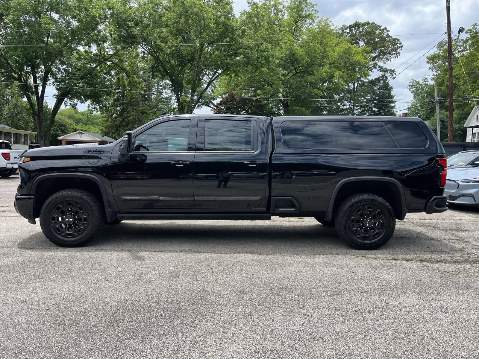 Used 2024 Chevrolet Silverado 3500 High Country w/ Technology Package AWD/4WD image 6