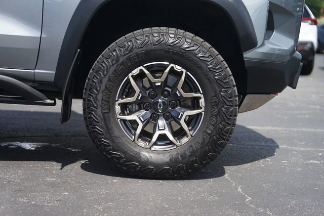 Used 2024 Chevrolet Colorado ZR2 w/ Safety Package AWD/4WD image 4