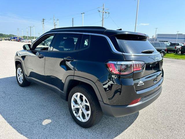 Used 2024 Jeep Compass Latitude AWD/4WD video 3