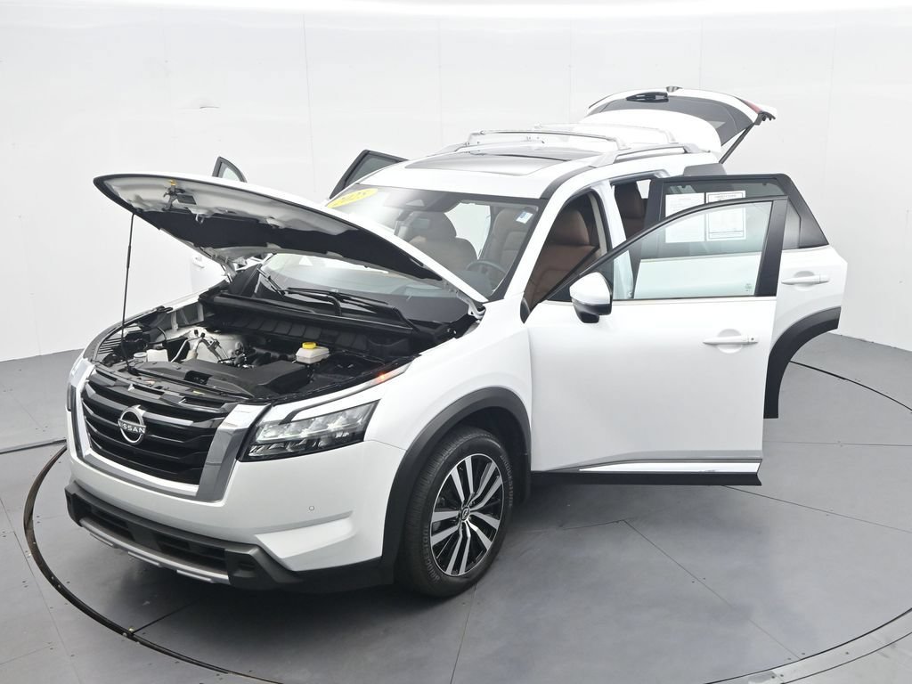 Used 2025 Nissan Pathfinder Platinum FWD image 50