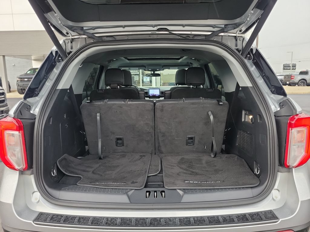 Certified 2023 Ford Explorer XLT w/ Equipment Group 202A AWD/4WD image 10