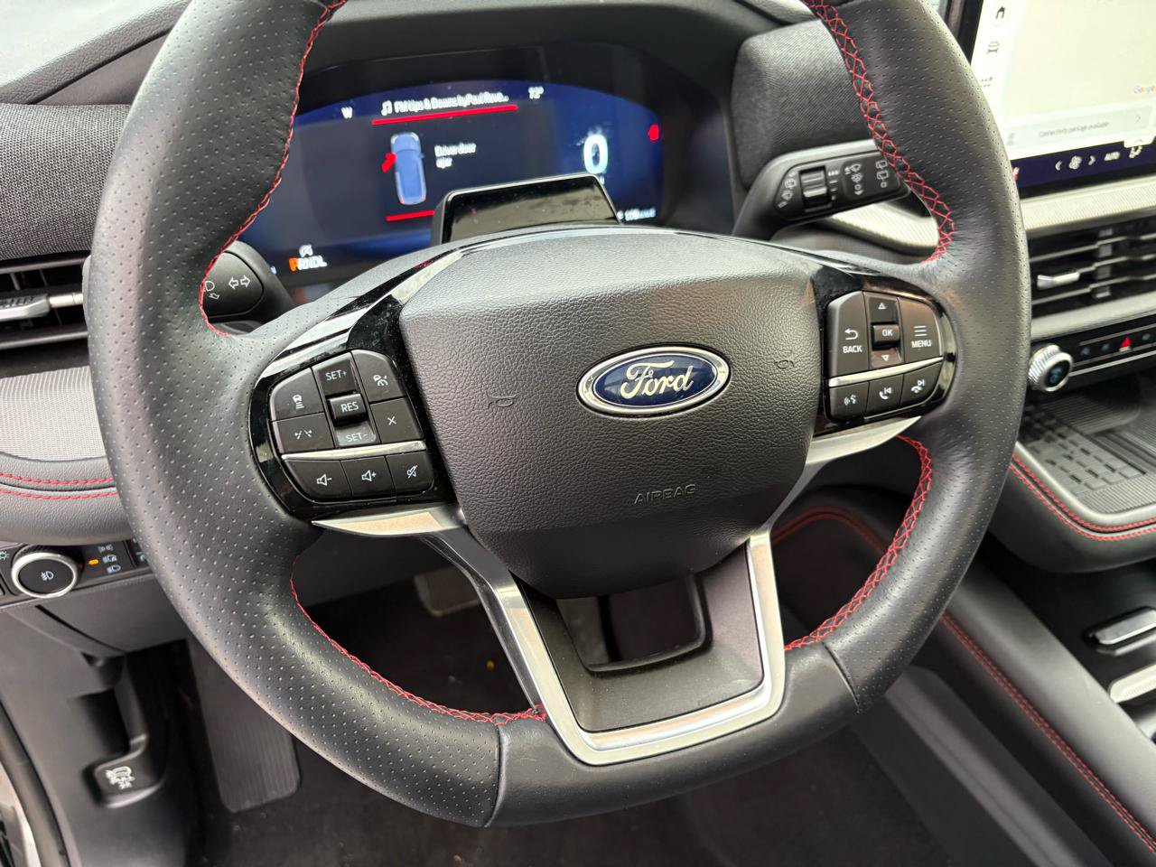 Certified 2025 Ford Explorer ST-Line w/ Premium Package AWD/4WD image 13