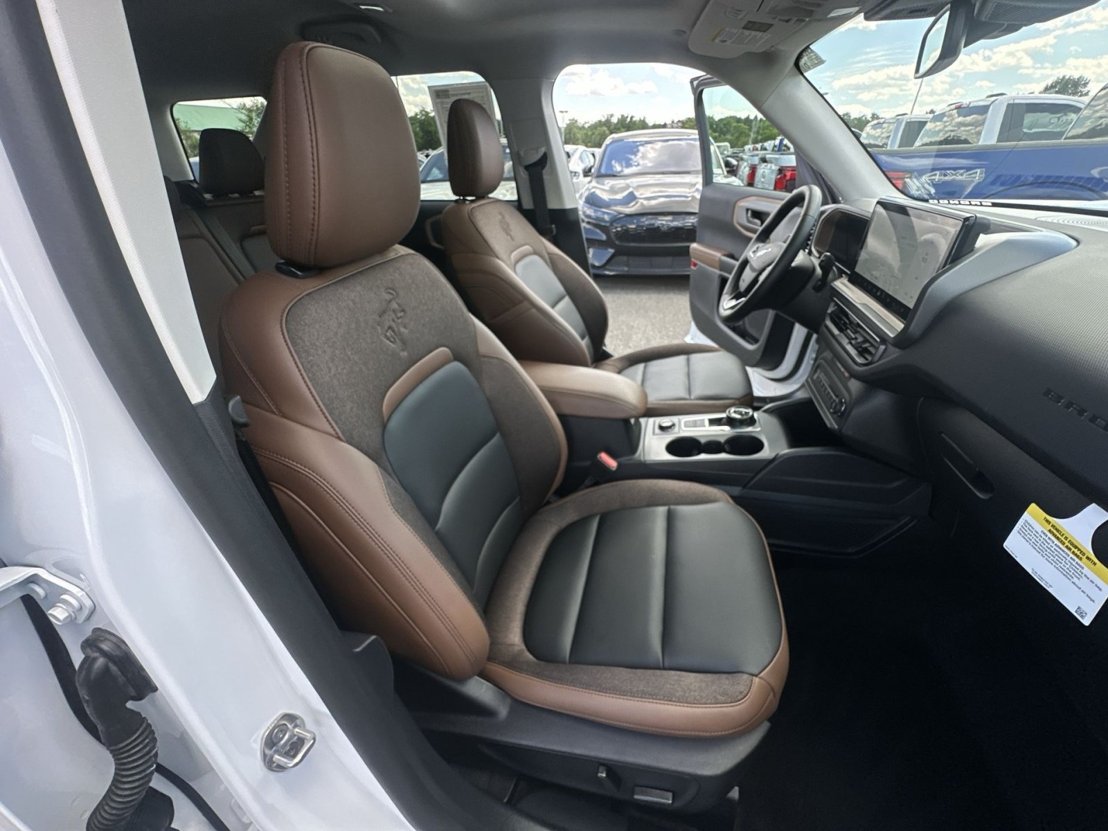 Certified 2025 Ford Bronco Sport Outer Banks w/ Outer Banks Tech Package+ AWD/4WD image 35