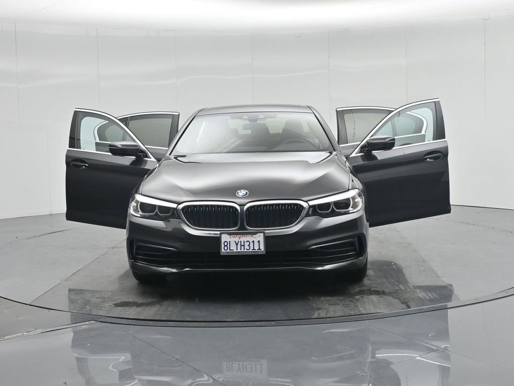Used 2019 BMW 530e w/ Convenience Package image 36