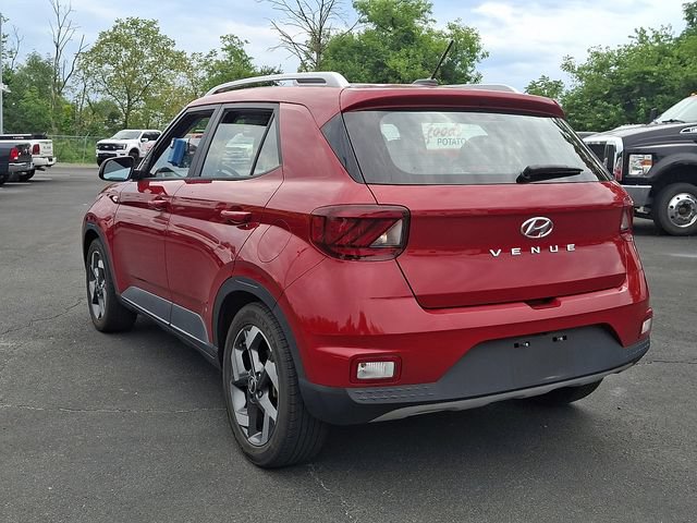 Used 2023 Hyundai Venue Limited FWD image 10