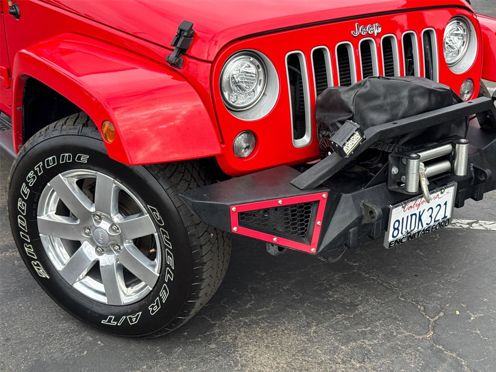 Used 2017 Jeep Wrangler Sahara w/ Connectivity Group AWD/4WD image 3