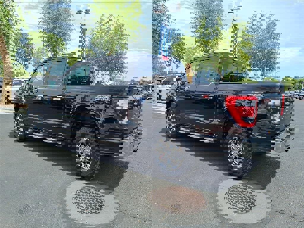 Certified 2022 Ford F150 Lariat w/ Equipment Group 502A High image 3